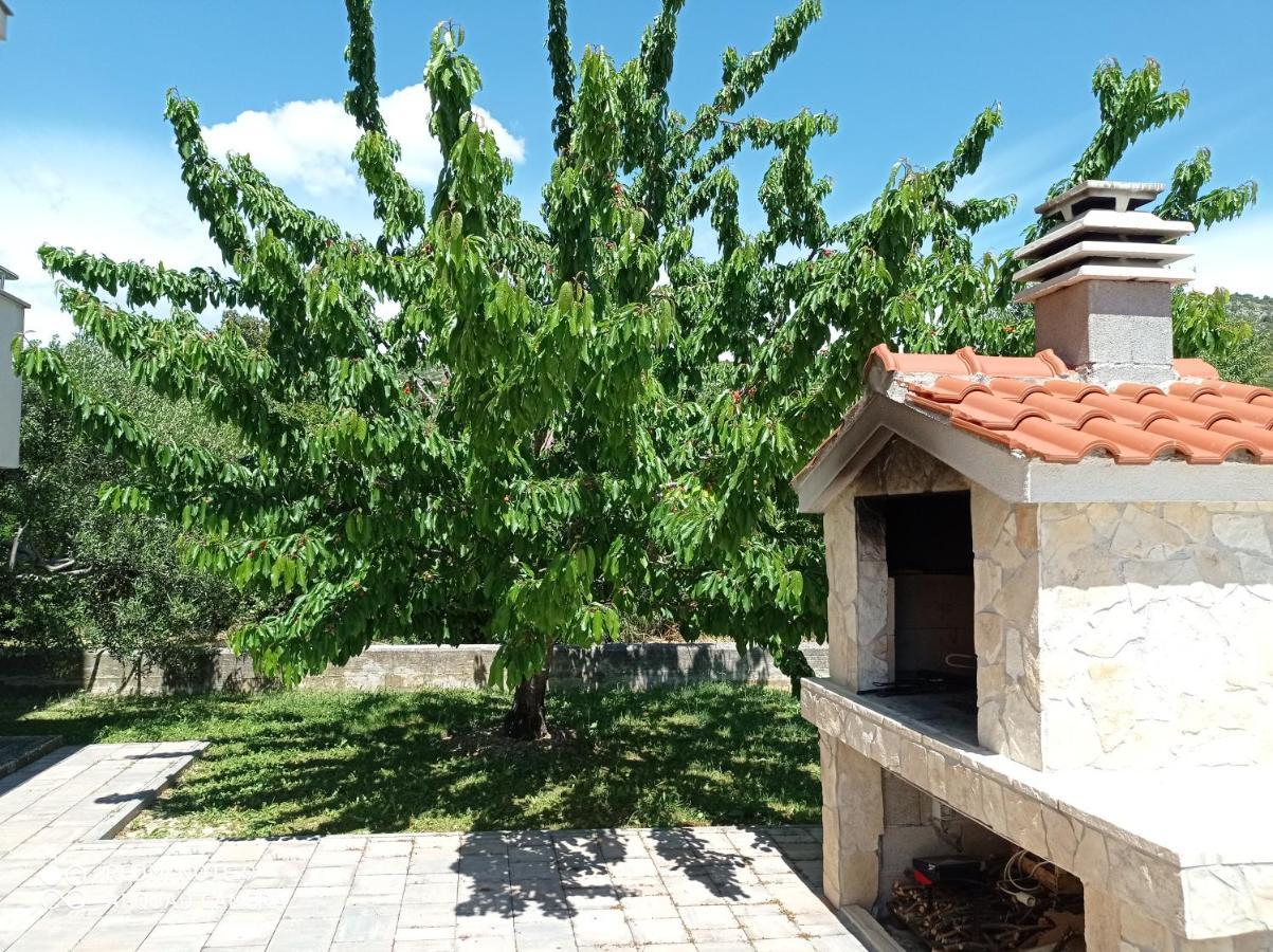 Studio Apartment With Balcony Trogir Exterior photo