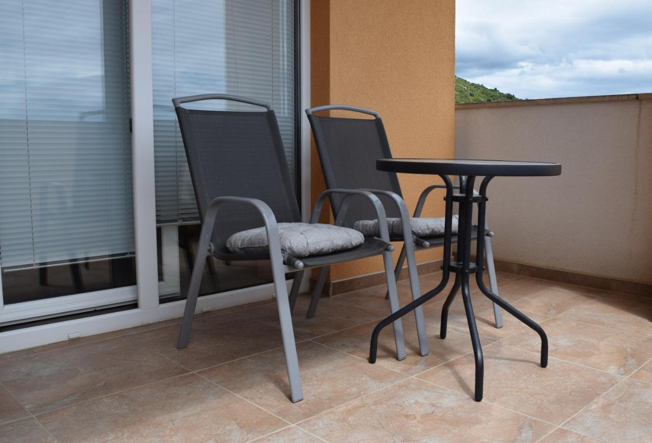 Studio Apartment With Balcony Trogir Exterior photo